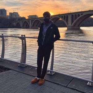 Meet your Posher, Luis